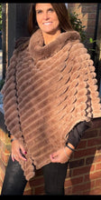 Load image into Gallery viewer, Poncho .. Faux Fur
